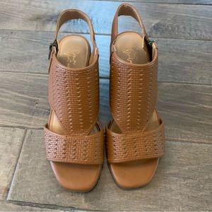 Crown Vintage brown sandal sz 7.5